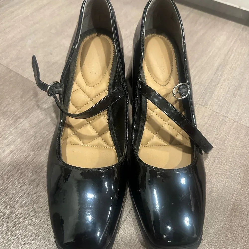 Elegant Black Patent Leather Mary Jane Shoes